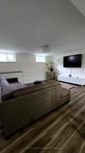 77 AURORA HEIGHTS DRIVE, Aurora, Ontario L4G 2X1, CANADÁ