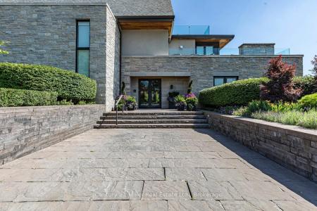 10 MAPLE GROVE DRIVE, Oakville, Ontario L6J 0E1, Canada