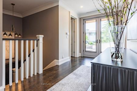 10 MAPLE GROVE DRIVE, Oakville, Ontario L6J 0E1, Canada