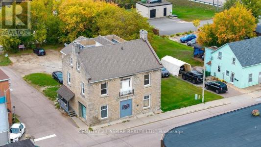 156 MACKAY STREET, Pembroke, Ontario K8A 1B9, CANADÁ