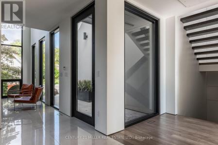 2384 BELYEA STREET, Oakville (br Bronte), Ontario L6L 1N9, Canadá