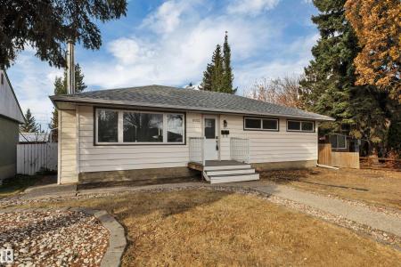 11022 160A STREET NW, Edmonton, Alberta T5P 3G7, Canada
