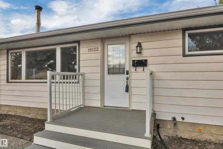 11022 160A STREET NW, Edmonton, Alberta T5P 3G7, Canada