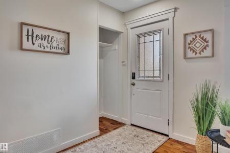 11022 160A STREET NW, Edmonton, Alberta T5P 3G7, Canada