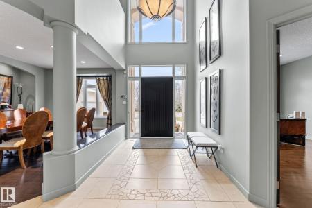 473 HEFFERNAN DRIVE NW, Edmonton, Alberta T6R 2X1, Canada