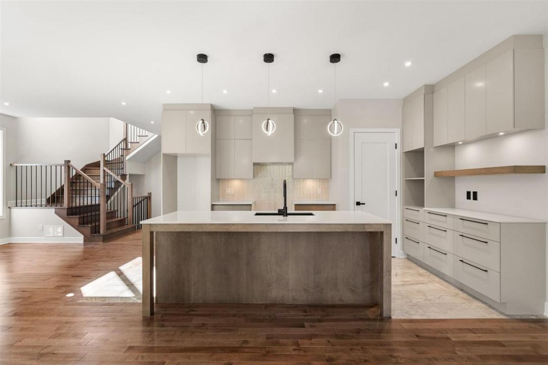 19 Av. Broadview, Pointe-Claire, Quebec H9R 3Z1, Canada