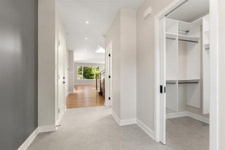 19 Av. Broadview, Pointe-Claire, Quebec H9R 3Z1, Canada