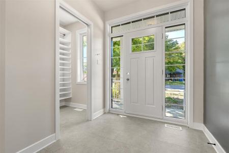 19 Av. Broadview, Pointe-Claire, Quebec H9R 3Z1, Canada