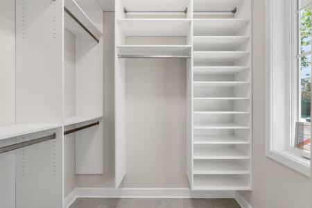 19 Av. Broadview, Pointe-Claire, Quebec H9R 3Z1, Canada