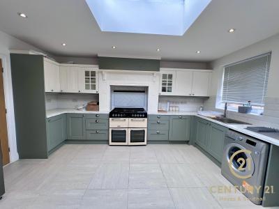 213, Woodrow Avenue, HAYES, 英国