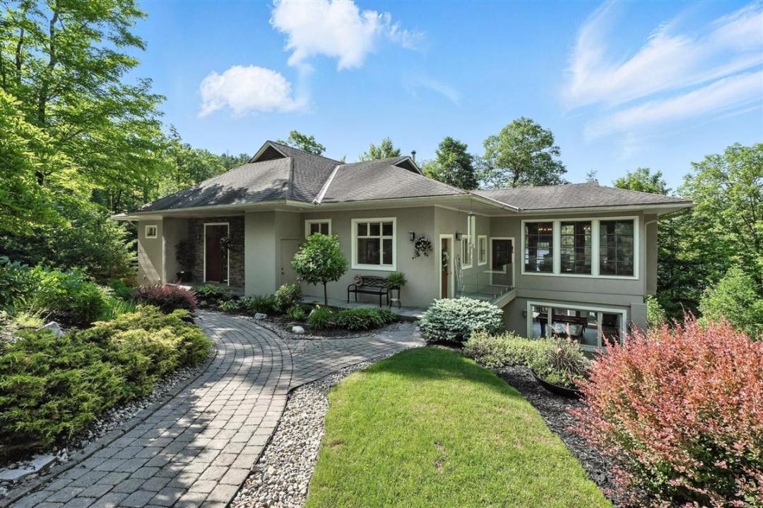 145 Ch. Panoramique, Cantley, Quebec J8V 3B2, Canada