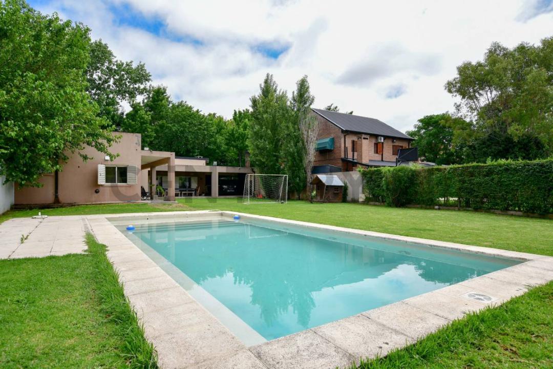 16 e/ 462 y 464 , La Plata, GBA Sur 1900, Argentina