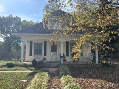 901 Augusta Street, Houston, Missouri 65483, USA