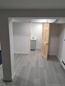 869 Washington Street Ext basement, Waterbury, Connecticut 06708, USA