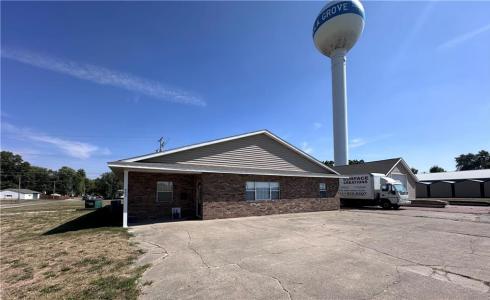 403 S Sycamore St., Villa Grove, Illinois 61956, USA