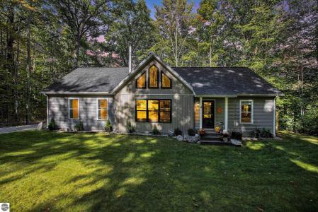 16602 Acorn Ridge Trail, Beulah, Michigan 49617, Estados Unidos