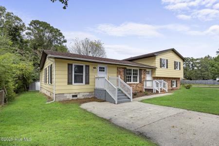 406 Carole Drive, Jacksonville, צפון קרוליינה 28540, ארצות הברית של אמריקה