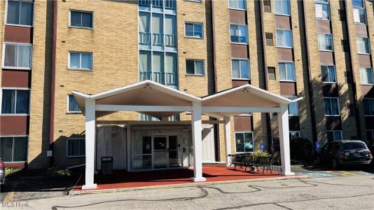 25735 Lorain Road, North Olmsted, Ohio 44070, USA