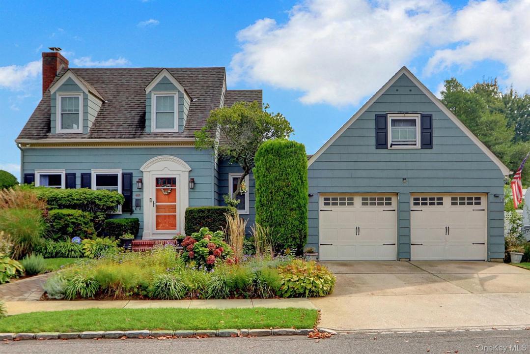 102 Shinnecock Avenue, Massapequa, New York 11758