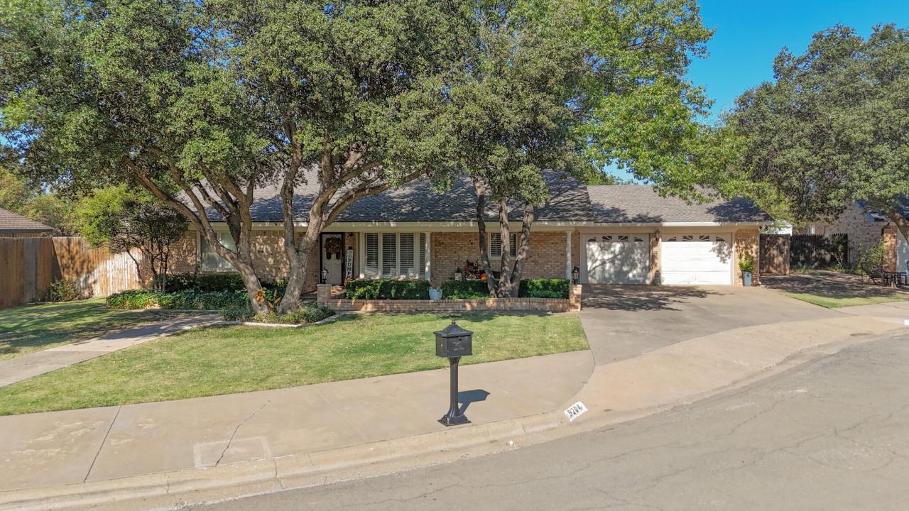 9204 Lynnhaven Avenue, Lubbock, Texas 79423