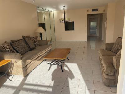 1025 Country Club Dr , 301, Margate, Floride 33063, États-Unis