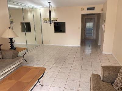 1025 Country Club Dr , 301, Margate, Floride 33063, États-Unis