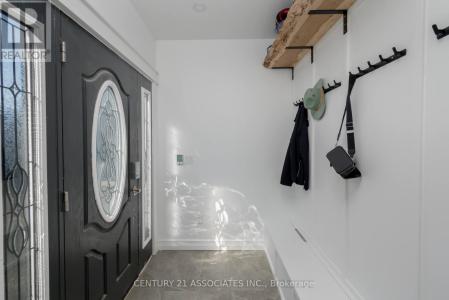 3 CLARKE STREET, Grimsby (grimsby East), אונטריו L3M 1Y5, קנדה 