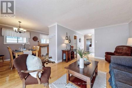 5 MID PINES ROAD, Toronto (woburn), Онтарио M1G 2L5, Канада