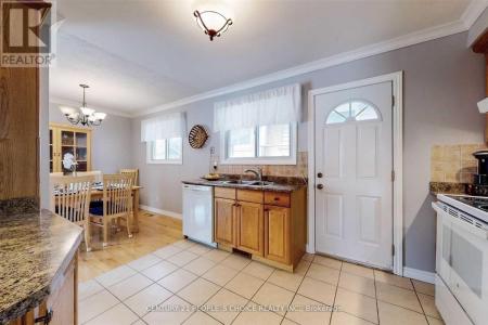 5 MID PINES ROAD, Toronto (woburn), Онтарио M1G 2L5, Канада