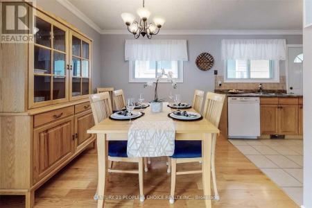 5 MID PINES ROAD, Toronto (woburn), Онтарио M1G 2L5, Канада