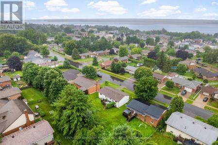 594 HERBERT STREET EAST, Pembroke, Ontario K8A 8E9, Canada