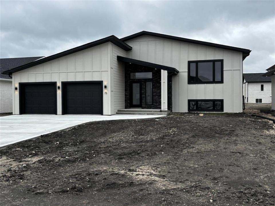 75 HARVEST BAY, Blumenort, Manitoba R5G 0C1, Canadá