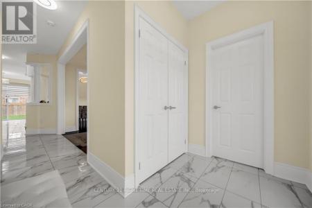 1161 UPPER THAMES DRIVE, Woodstock (woodstock - North), Ontario N4T 0L4, Canadá