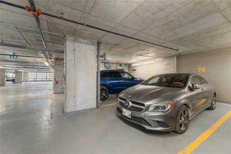 390 ASSINIBOINE AVENUE, Winnipeg, Manitoba R3C 0V2, Canada