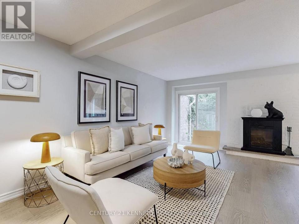 105 CARLTON ROAD, Markham (unionville), Ontario L3R 1Z8, Canada