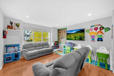 45 NOLANFIELD LANE NW, Calgary, Alberta T3R 0M7, Canada