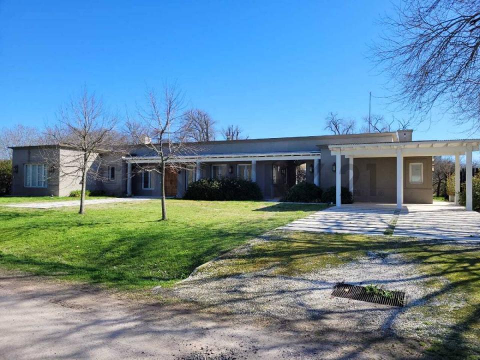 Av castex km 9,5 , Ezeiza, GBA Sur 1804, Argentina