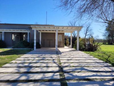 Av castex km 9,5 , Ezeiza, GBA Sur 1804, Argentina