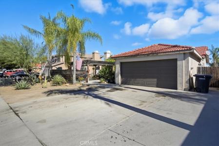 19250 Henshaw Ct, Lake Elsinore, Калифорния 92530, Соединенные Штаты