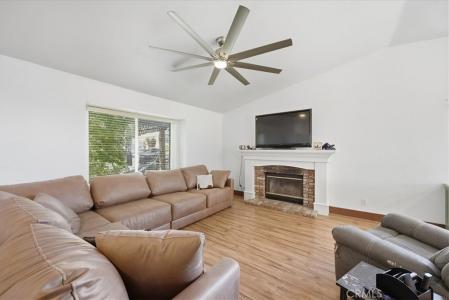 19250 Henshaw Ct, Lake Elsinore, Калифорния 92530, Соединенные Штаты