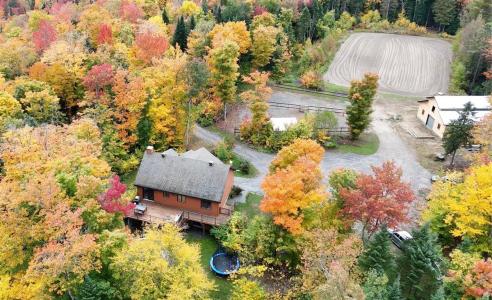 2216Z  Ch. des Menhirs, Sainte-Lucie-des-Laurentides, Quebec J0T 2J0, Canadá