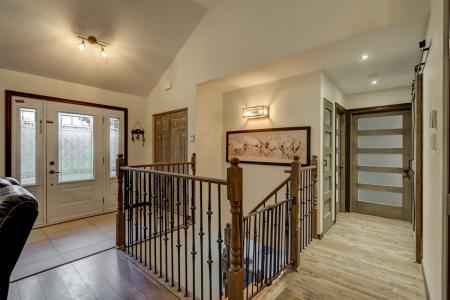 2216Z  Ch. des Menhirs, Sainte-Lucie-des-Laurentides, Quebec J0T 2J0, Canadá