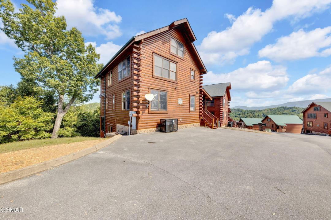 2835 White Oak Ridge Lane, Sevierville, Tennessee 37862