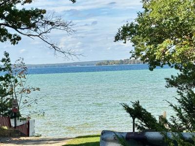 212 Pine Bluffs Road, Roscommon, Michigan 48653