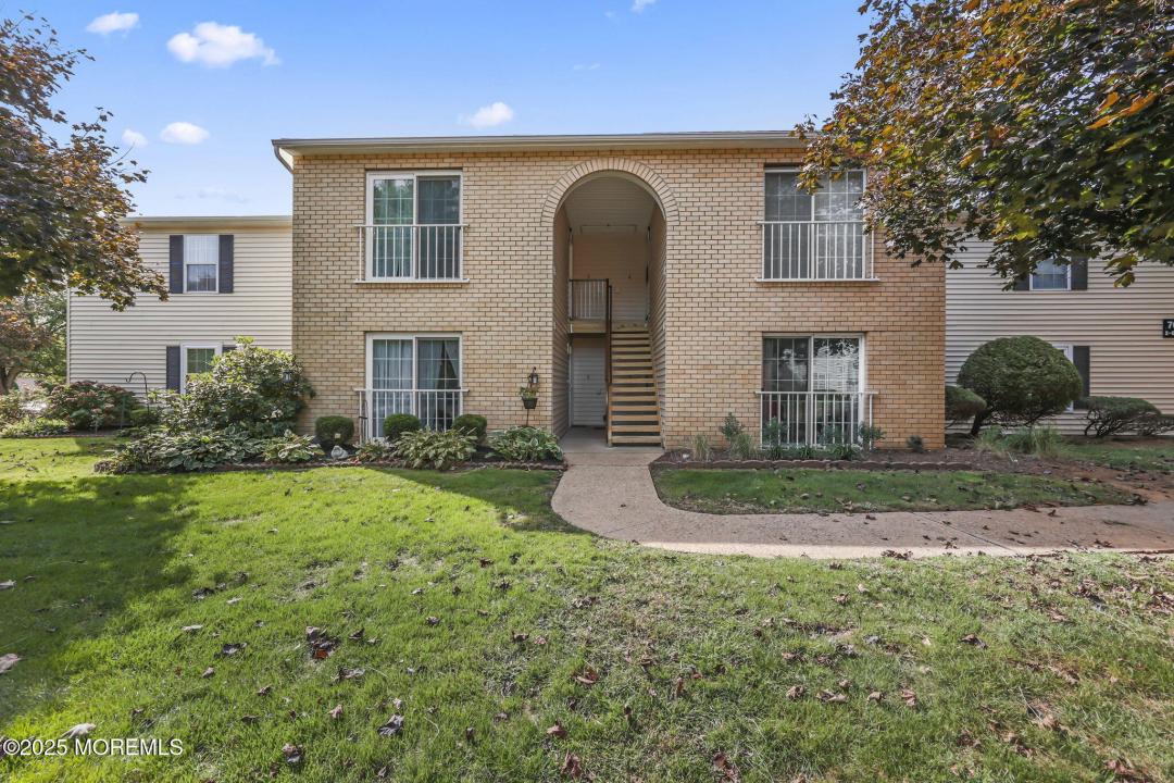 709 Zlotkin Circle #2, Hipoteczne, New Jersey 07728, USA