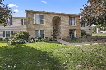 709 Zlotkin Circle #2, Hipoteczne, New Jersey 07728, USA