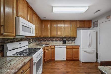 709 Zlotkin Circle #2, Hipoteczne, New Jersey 07728, USA