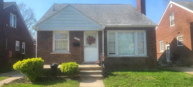 20506 Lochmoor, Harper Woods, Michigan 48225, USA