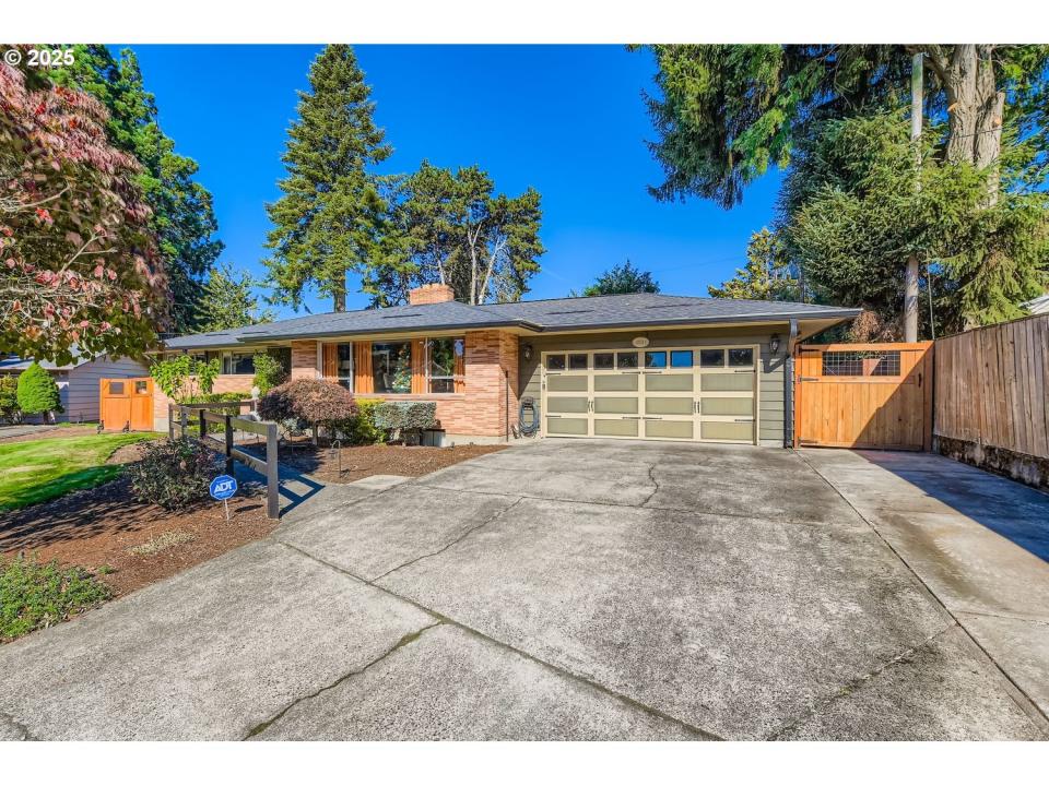 10311 NE Russell CT, Portland, Oregón 97220, Estados Unidos