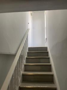 201 ALBERT STREET, Oshawa, Ontario L1H 4R4, Canadá